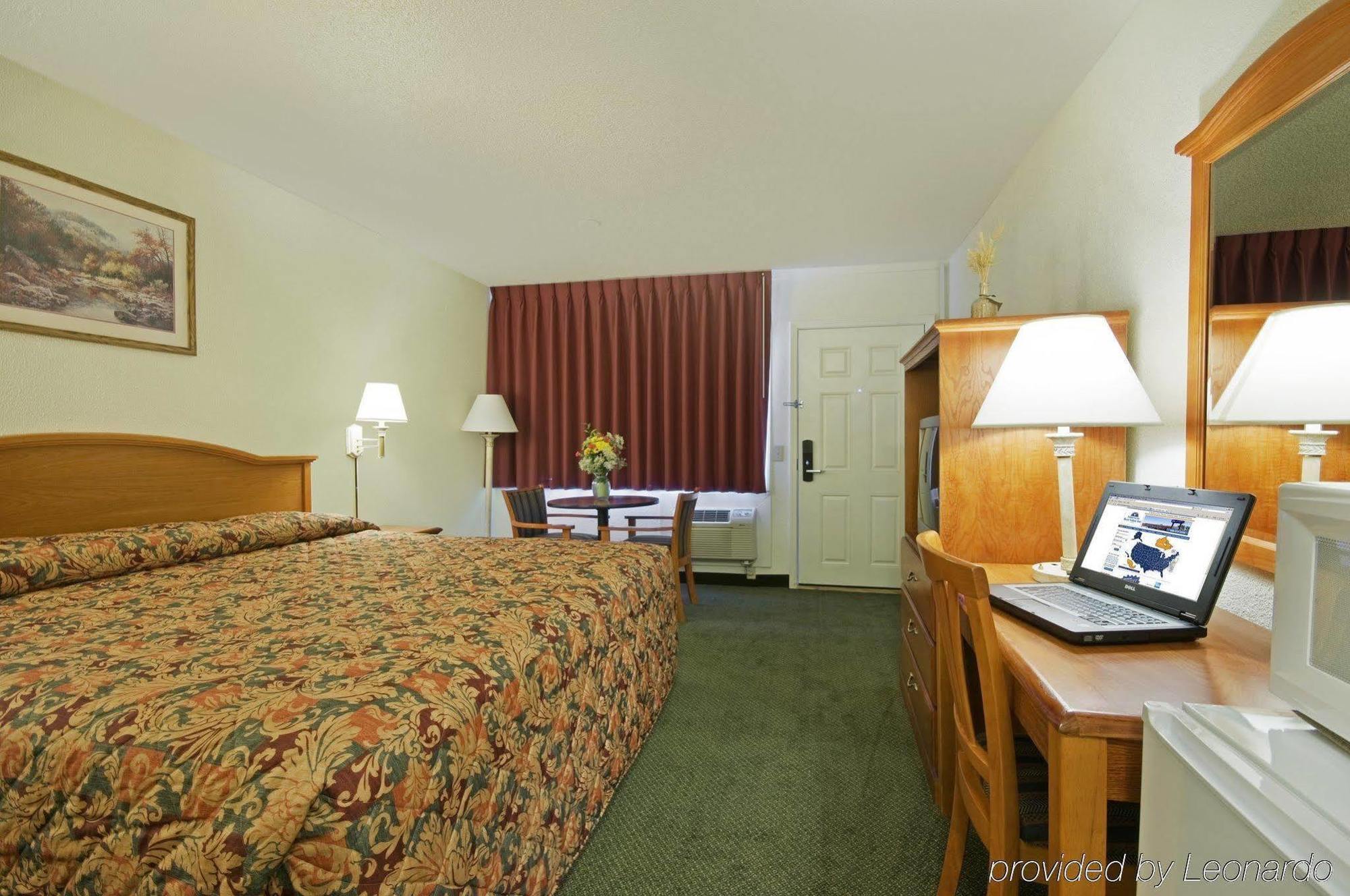 Americas Best Value Inn - Пендълтън Стая снимка