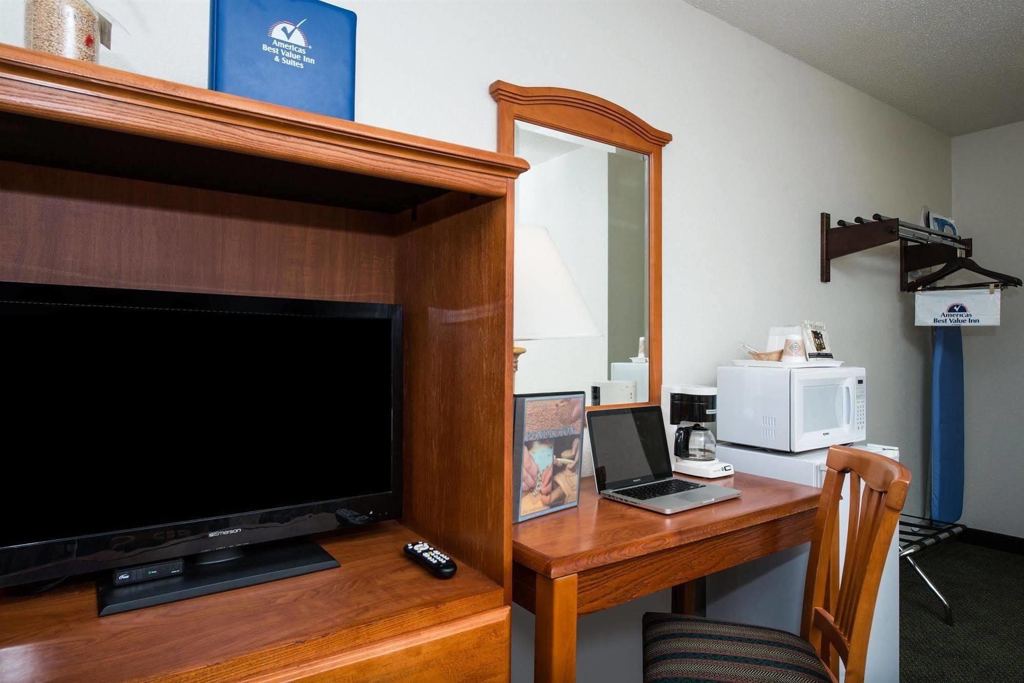 Americas Best Value Inn - Пендълтън Екстериор снимка
