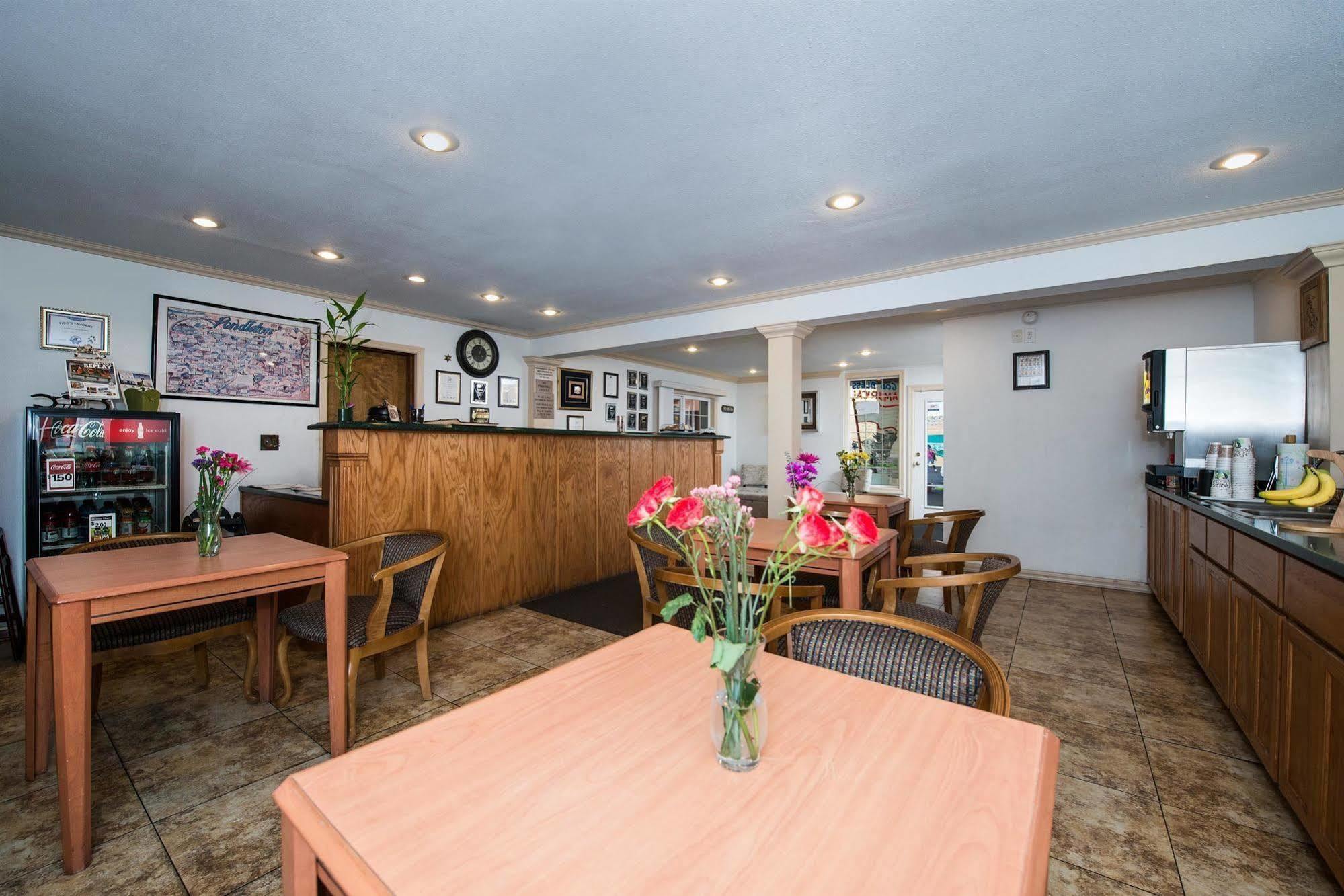 Americas Best Value Inn - Пендълтън Екстериор снимка