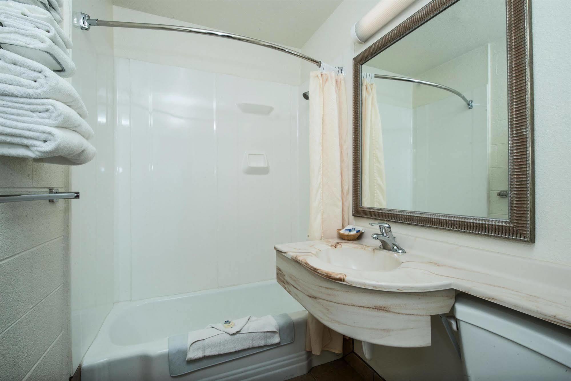 Americas Best Value Inn - Пендълтън Екстериор снимка